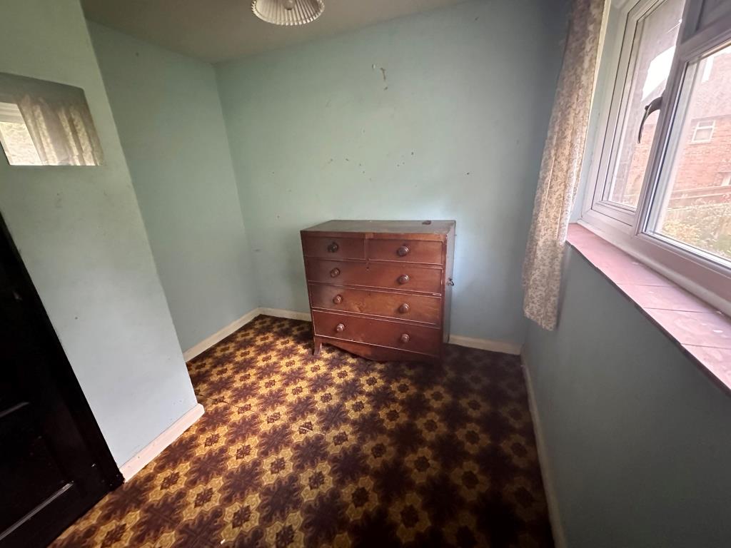 Lot: 71 - SEMI-DETACHED HOUSE FOR IMPROVEMENT - Bedroom three